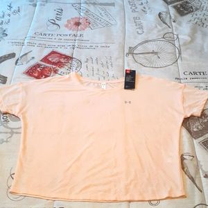 Under ArmoLoose fitting athletic performance shirt